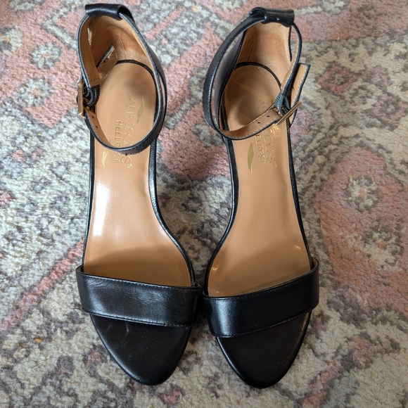 AEROSOLES Black Ankle Strap Heels Heel Rest 6.5 - Picture 2 of 4